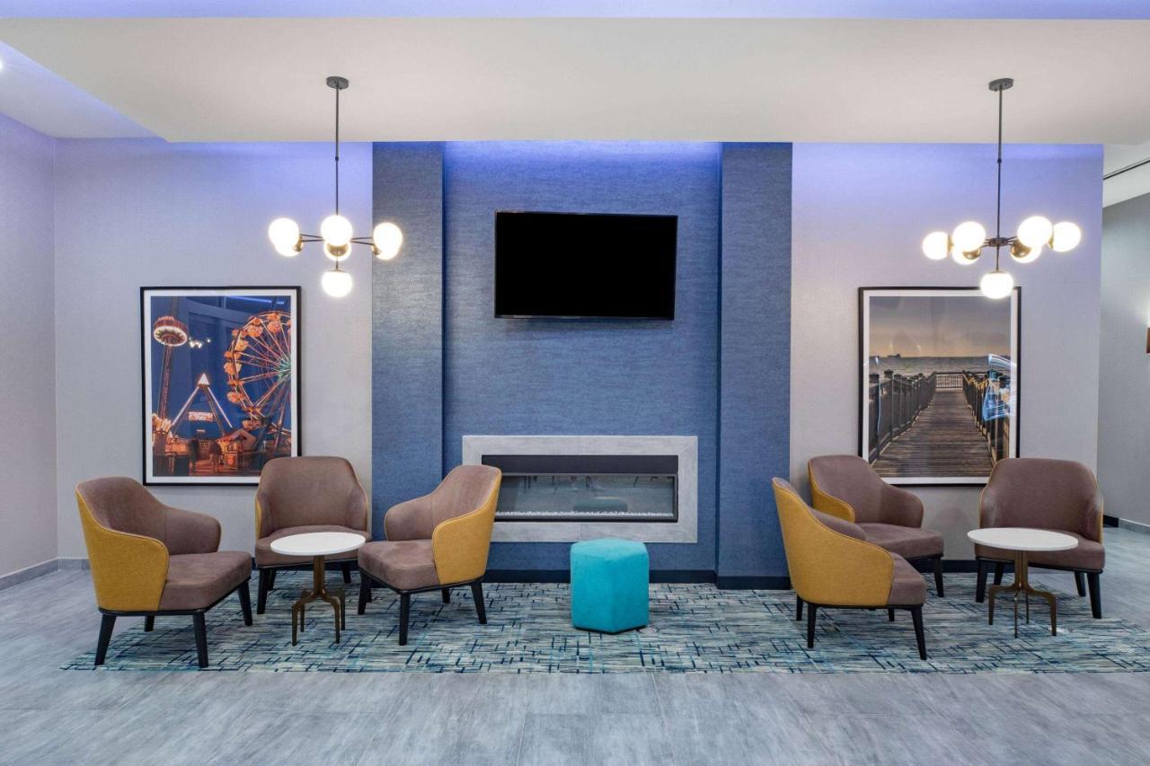La Quinta Inn & Suites By Wyndham Galveston North At I-45 Екстериор снимка