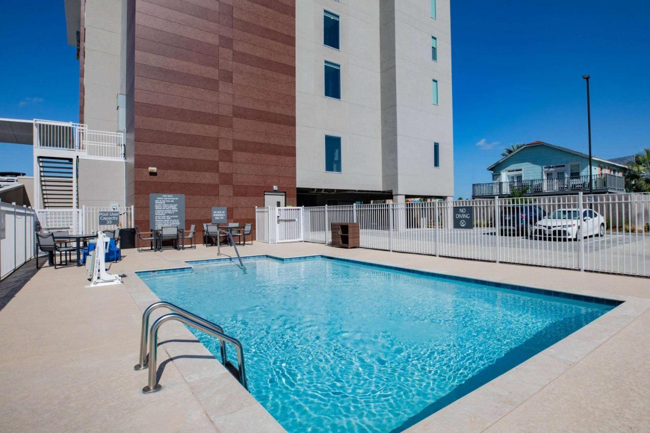La Quinta Inn & Suites By Wyndham Galveston North At I-45 Екстериор снимка