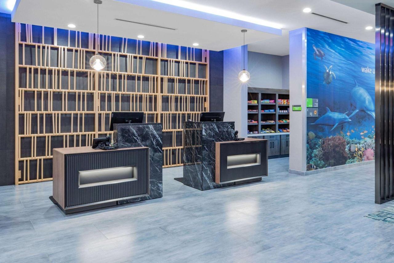 La Quinta Inn & Suites By Wyndham Galveston North At I-45 Екстериор снимка