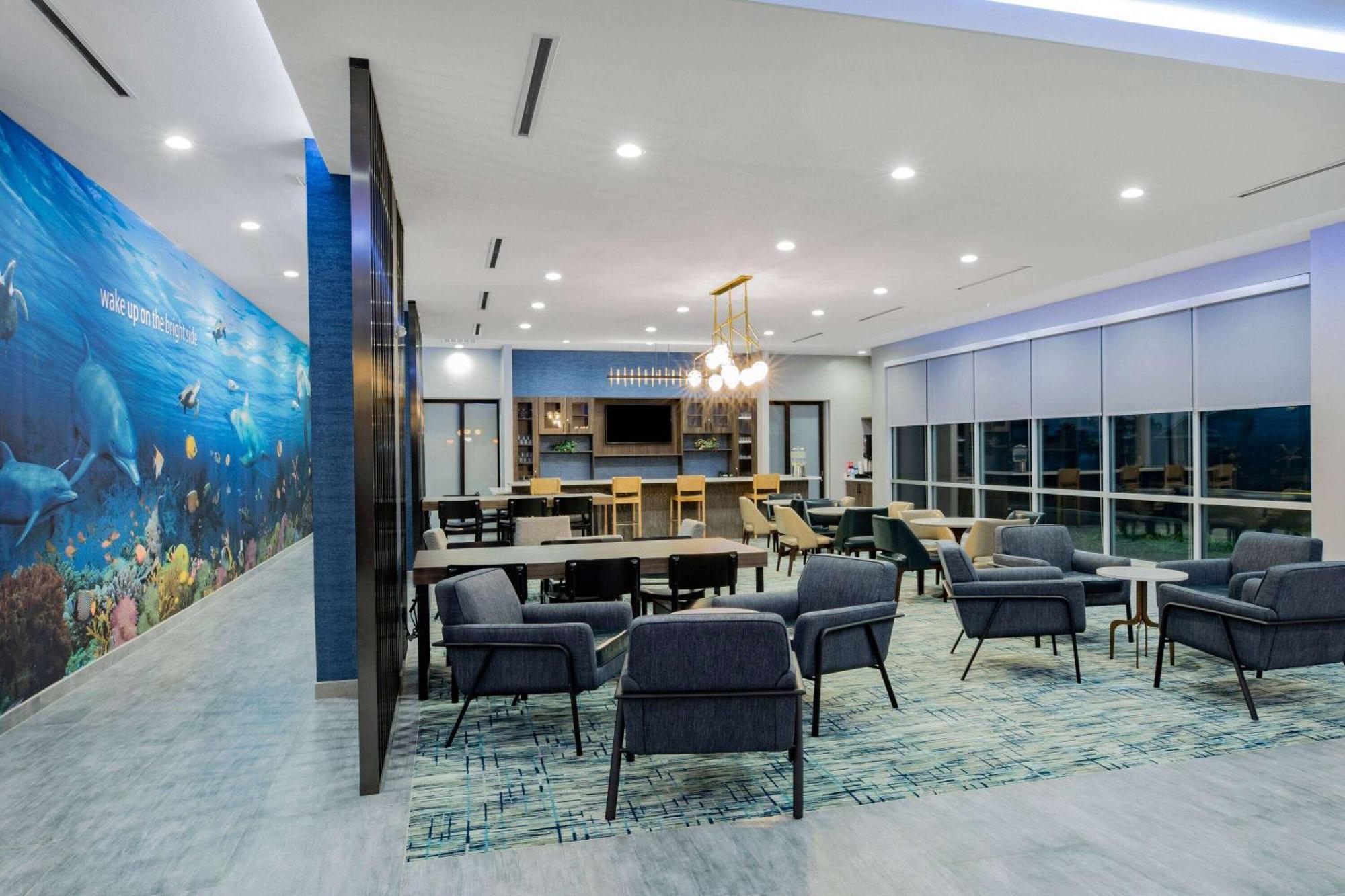 La Quinta Inn & Suites By Wyndham Galveston North At I-45 Екстериор снимка