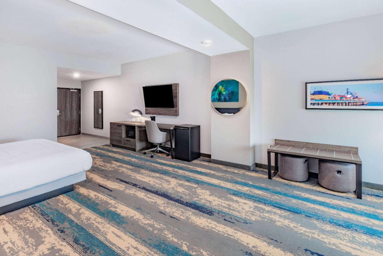 La Quinta Inn & Suites By Wyndham Galveston North At I-45 Екстериор снимка