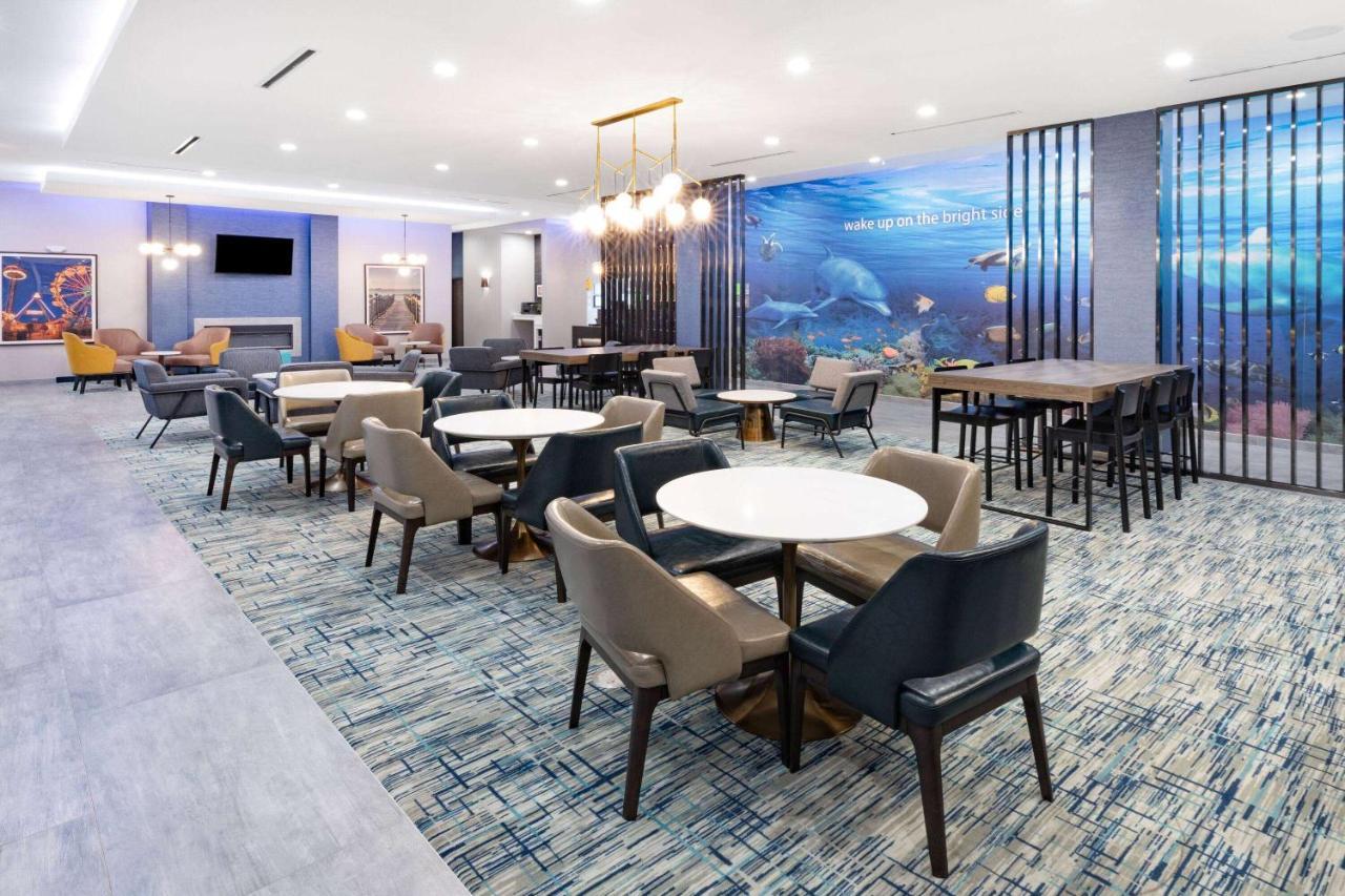 La Quinta Inn & Suites By Wyndham Galveston North At I-45 Екстериор снимка