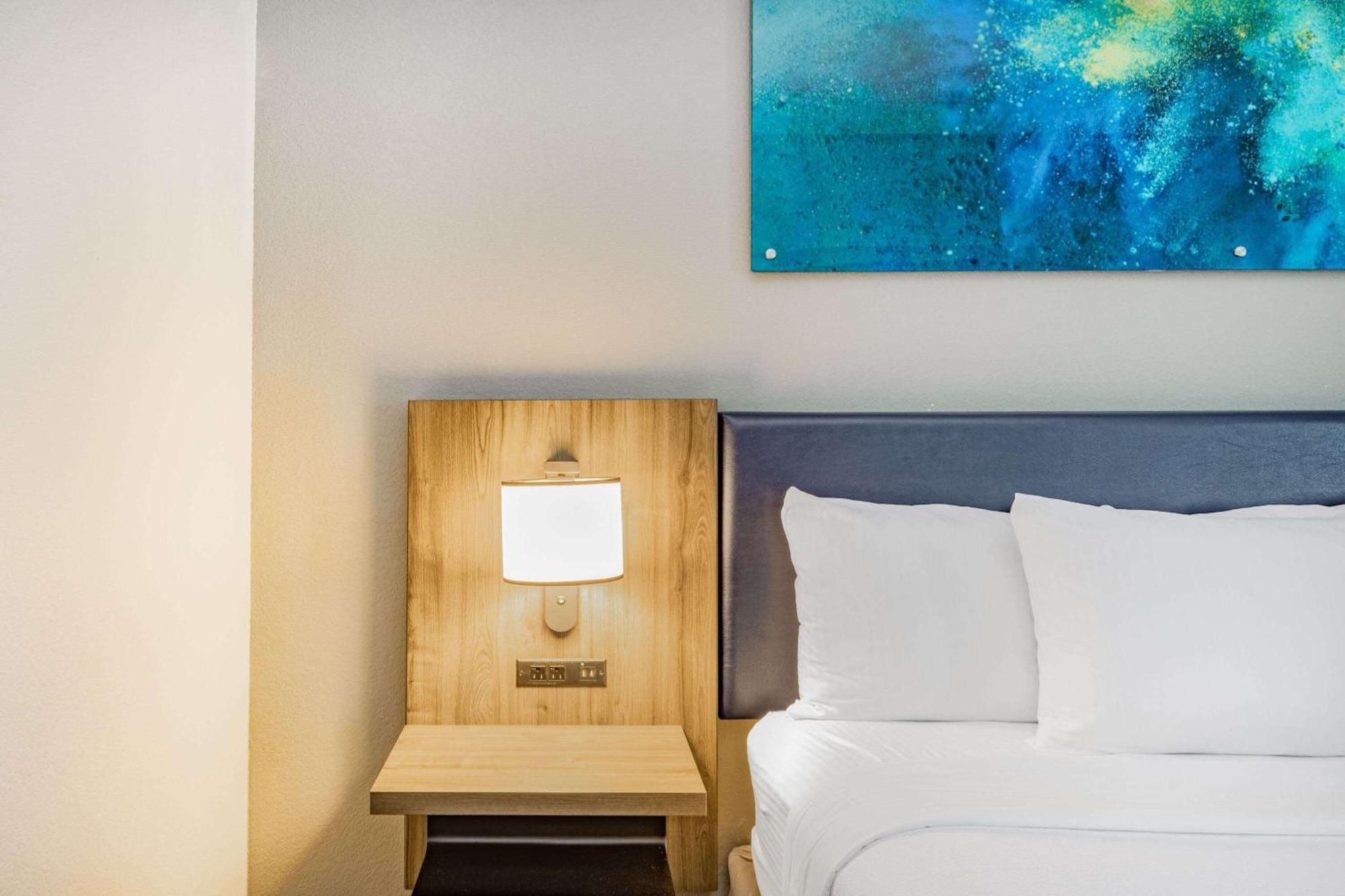 La Quinta Inn & Suites By Wyndham Galveston North At I-45 Екстериор снимка